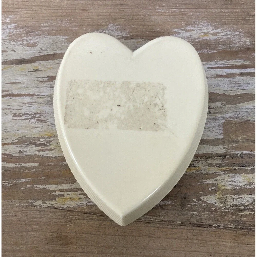 Vintage plastic presentation jewelry case ivory heart shaped relief design Coro